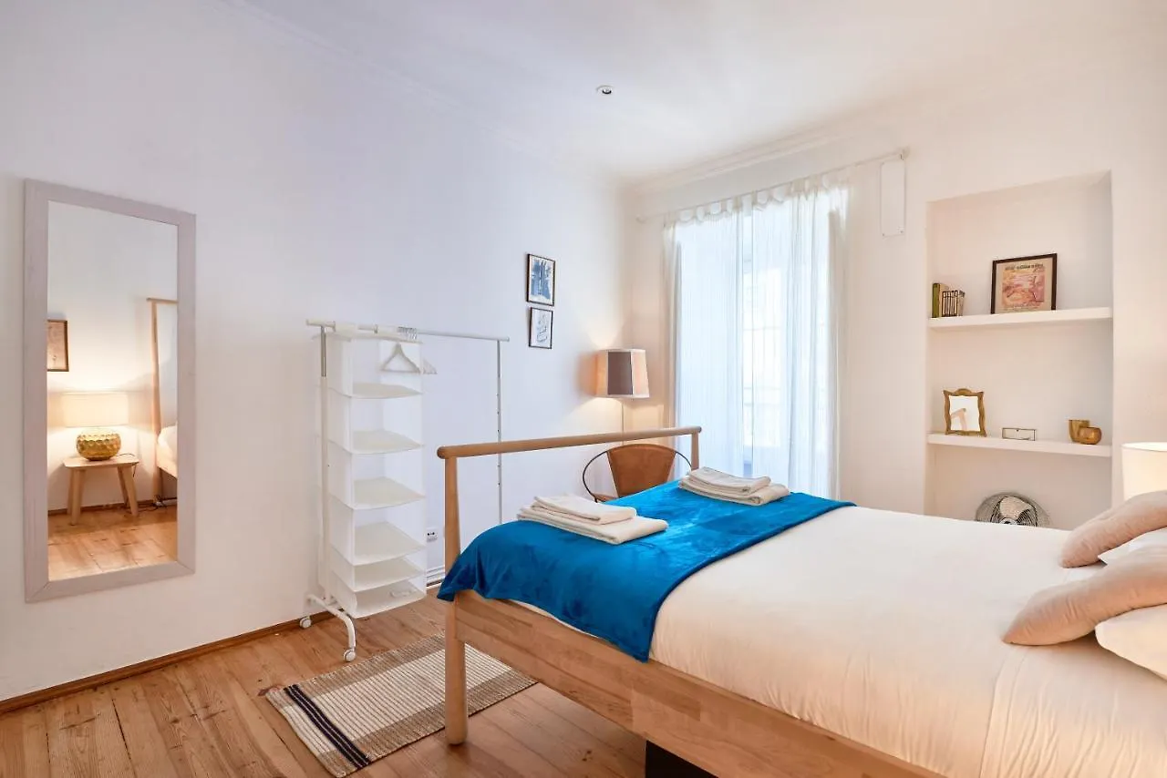 Spacious Bairro Alto Apartment With Courtyard, By Timecooler Lissabon Portugal