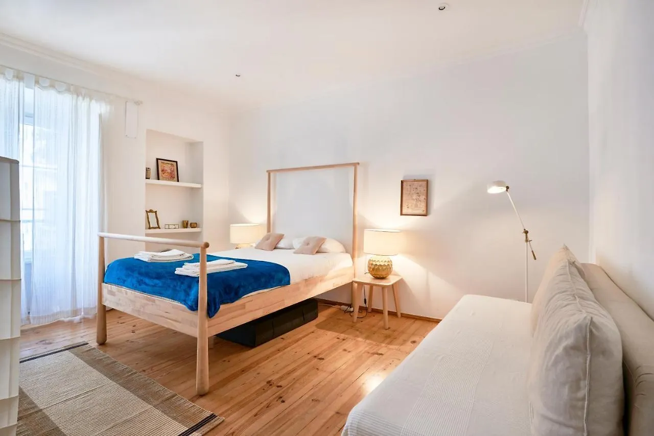 Spacious Bairro Alto Apartment With Courtyard, By Timecooler Lissabon