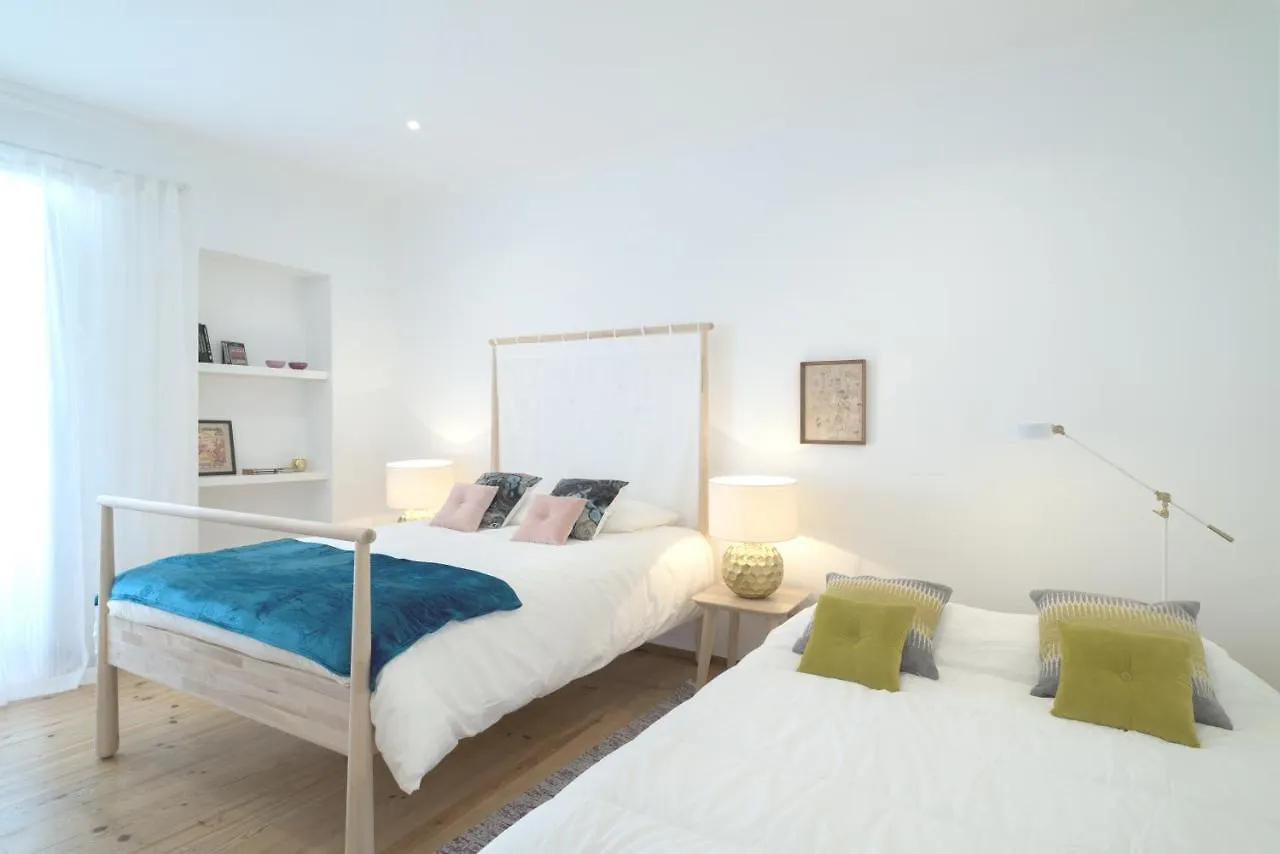 Spacious Bairro Alto Apartment With Courtyard, By Timecooler Lissabon Portugal