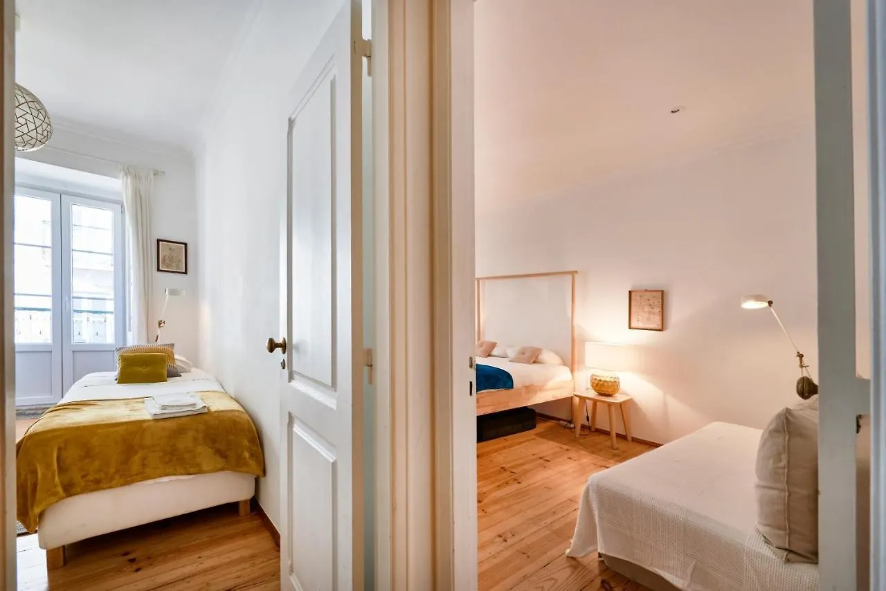 Spacious Bairro Alto Apartment With Courtyard, By Timecooler Lisboa