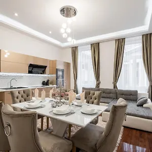 https://centrum-opera-luxury-apartment.inbudapesthotels.com