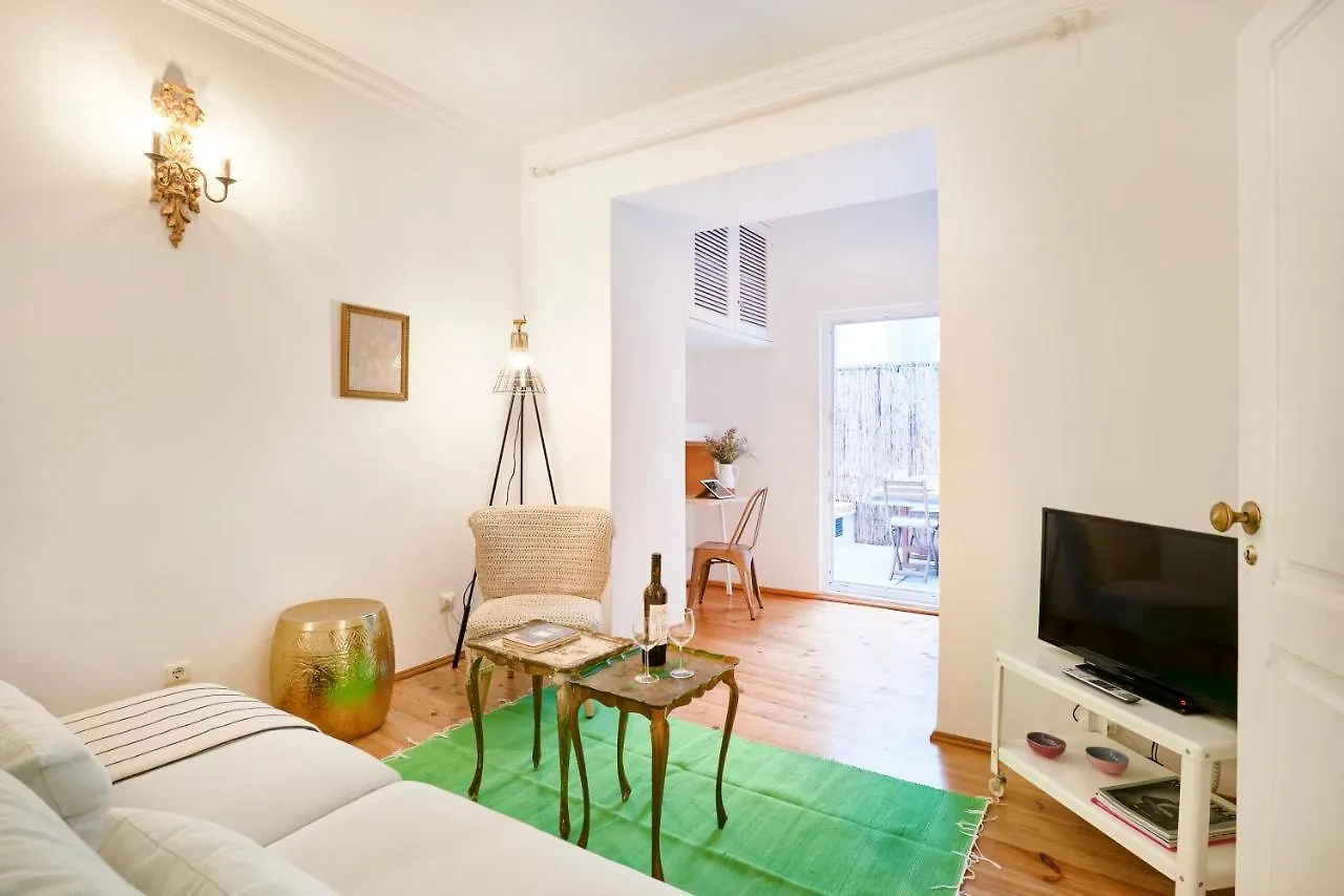Spacious Bairro Alto Apartment With Courtyard, By Timecooler Lisbon 0*,